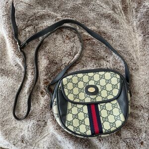 Vintage Gucci GG monogram sherry line navy blue crossbody bag